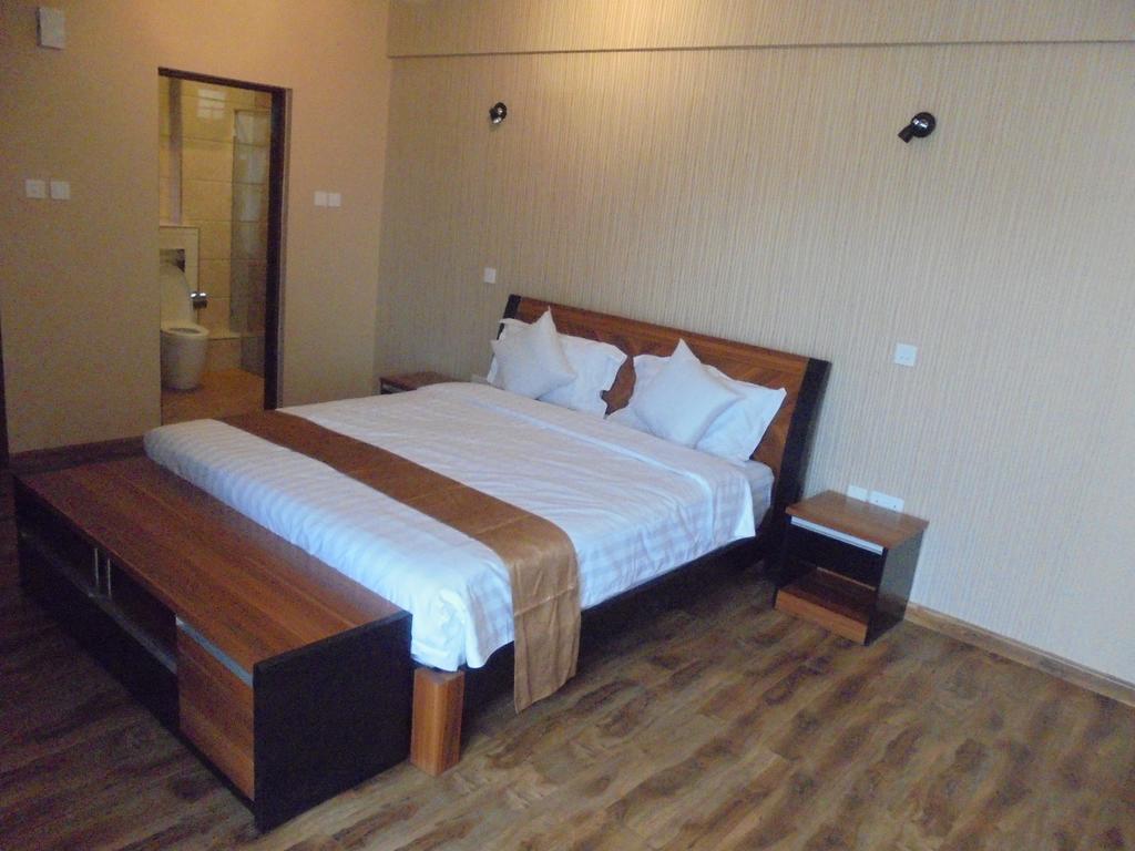 We Hotel And Suites Nairobi Eksteriør billede